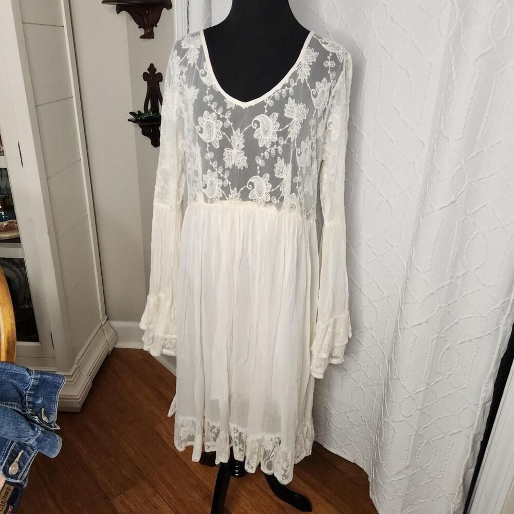 Boho R Cinco Ranch Lacey Dress with Flowy Sleeves Size Large